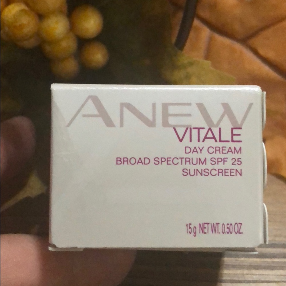 Anew Vitale Day Cream Broad Spectrum SPF 25